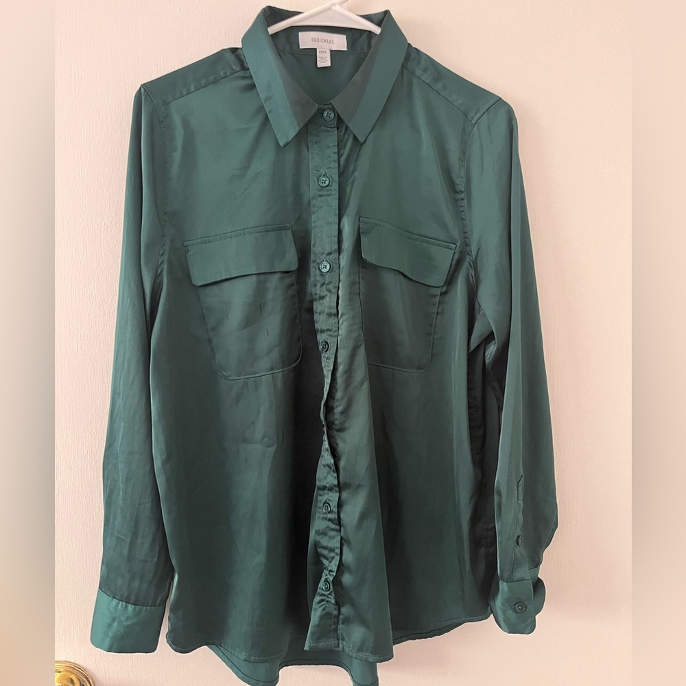 Equipment Classic Signature Top Button Down in June Bug Green Satin Size Medium